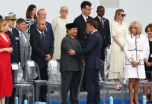 Bastille Day, Pakar: Kehormatan dari Prancis