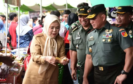 Pemprov Gorontalo Tutup Pasar Murah Bersubsidi di Yonif-713  