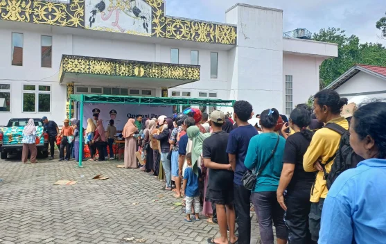 Jelang Nataru,Warga Sintang Sambut Operasi Pasar 