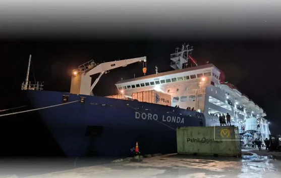 KM Dorolonda Layani Ribuan Penumpang di Pelabuhan Fakfak