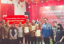 AHY Serahkan Sertifikat Kepemilikan Vihara Dewi Welas Asih