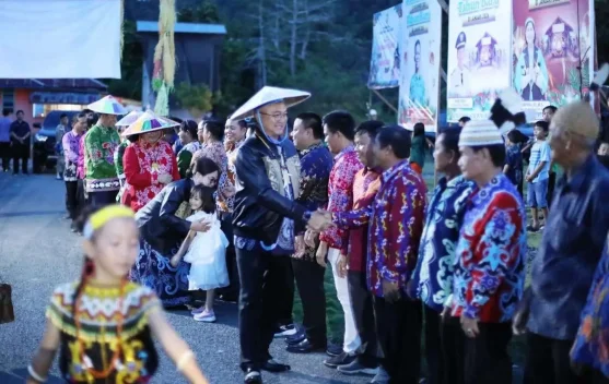 Rayakan Natal Setarap, Wempi Kobarkan Semangat Malinau Maju