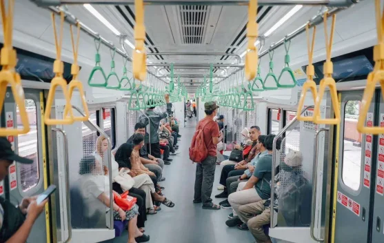 KAI Commuter Operasikan KRL Baru Buatan INKA