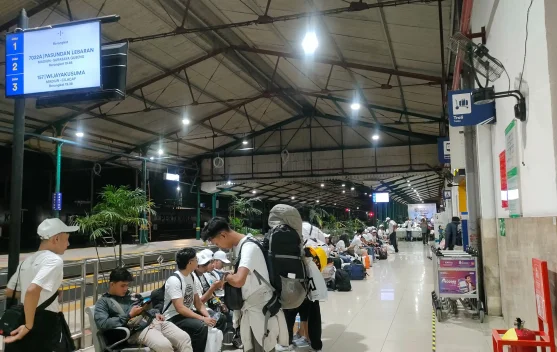 Tiket KA Nataru Daop 7 Laku 76 Persen 