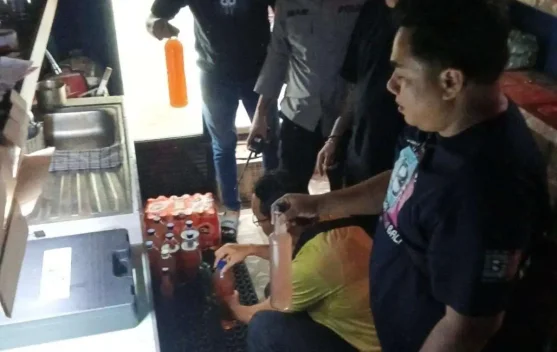 Polsek Mataram Sita 15 Botol Tuak Jelang Nataru