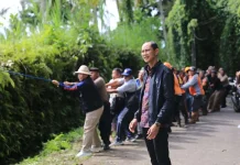 Wabup Tjok Surya Tinjau Pohon Beringin Roboh Getakan