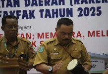 Tutup Rakerkesda, Bupati Tegaskan Transformasi Kesehatan Kabupaten Fakfak