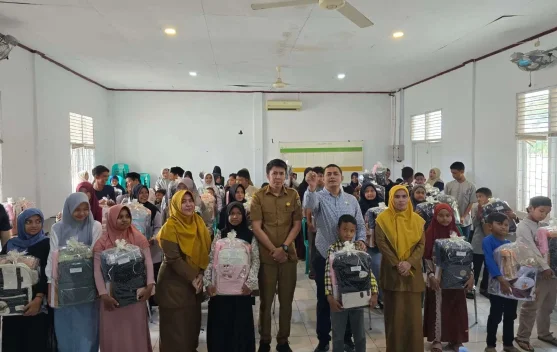 Dewan Salurkan Bantuan Sekolah Anak Yatim Banda Aceh 