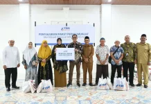 Pemko Bersama YBM BRILiaN Salurkan Paket Peduli Mualaf