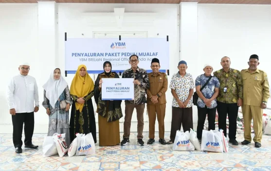 Pemko Bersama YBM BRILiaN Salurkan Paket Peduli Mualaf