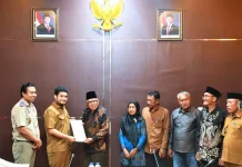 Ratusan Warga Desa Wabula Terima Sertifikat PTSL