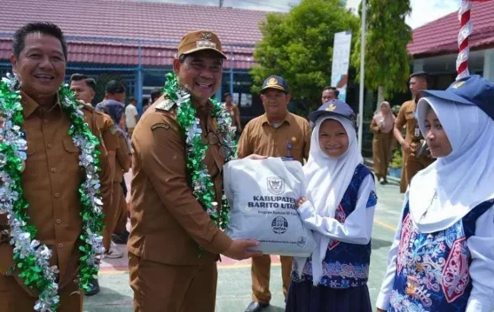 SIP Pintar Optimal, Bupati Barut Salurkan Bantuan Pendidikan