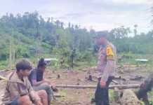 Jelang Nataru Bhabinkamtibmas Wolowa Imbau Warga Jaga Kamtibmas