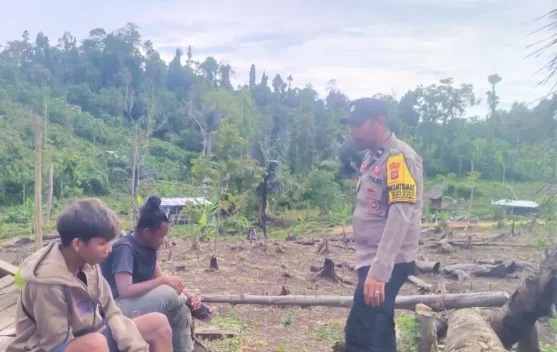 Jelang Nataru Bhabinkamtibmas Wolowa Imbau Warga Jaga Kamtibmas