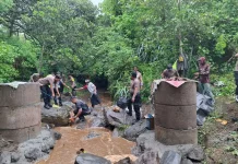 Polsek Kubu Bangun Jembatan Penyeberangan untuk Warga Tianyar