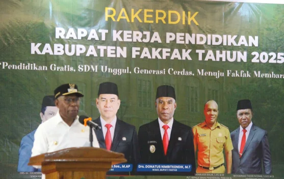 Donatus Nimbitkendik Soroti Lemahnya Tata Kelola Pendidikan di Fakfak