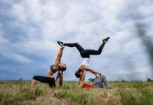 Mengenal AcroYoga Untuk Kekuatan Dan Keseimbangan Tubuh