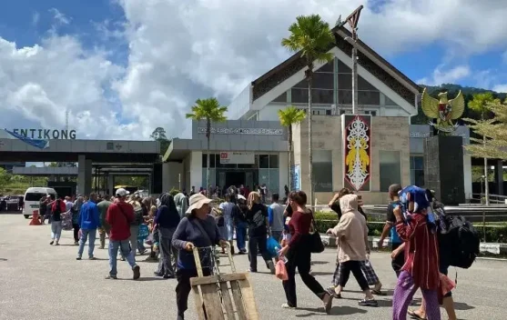 Ratusan WNI Dideportasi Melalui Entikong, 10 Diantaranya Anak-anak