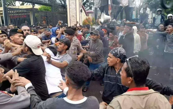 Demo Polisi: Evaluasi Kapolresta Hingga Copot Kapolsek Nusaniwe 