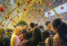 Natal di Jantung Kota, Warga Jakarta Merayakan Bersama