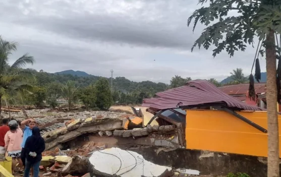 Menjaga Empati di antara Bencana dan Berita