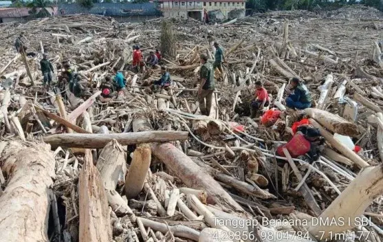 Cross-Sector Synergy Speeds Up Disaster Debris Removal in Sumatra