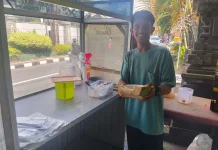 Dibanjiri Pembeli Saat Musim Panas