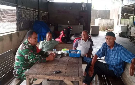 Melalui Komsos, Babinsa Koramil 02/Kuala Batee Motivasi PedagangUMKM