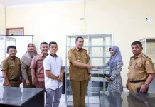 Pelaku UMKM Pariaman Utara Terima Bantuan Etalase