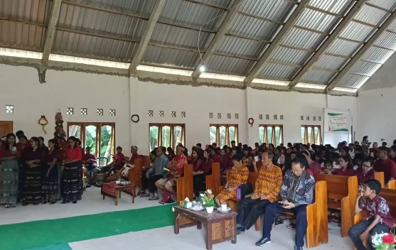 Wabup Sumba Barat Hadiri Natal Keluarga Kemenag Kristen