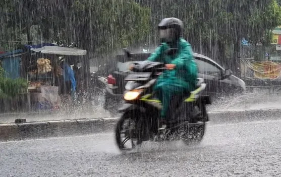Hujan Diprediksi Bakal Warnai Perayaan Malam Tahun Baru