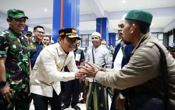 Wali Kota Sapa Jemaah Haul di Pelabuhan Trisakti