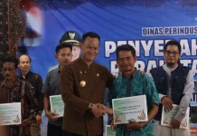 Pemkab Purbalingga Salurkan Hibah Peralatan IKM