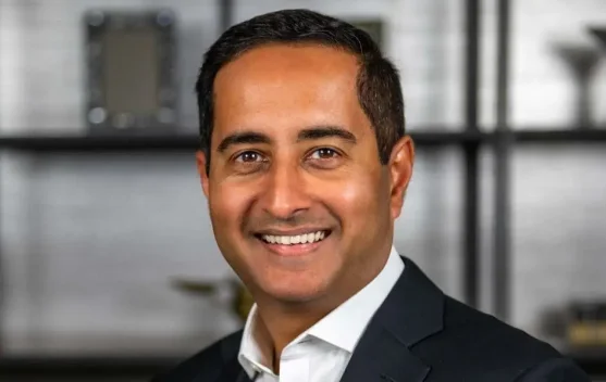 Real Chemistry Geser Edelman dari Puncak Industri PR