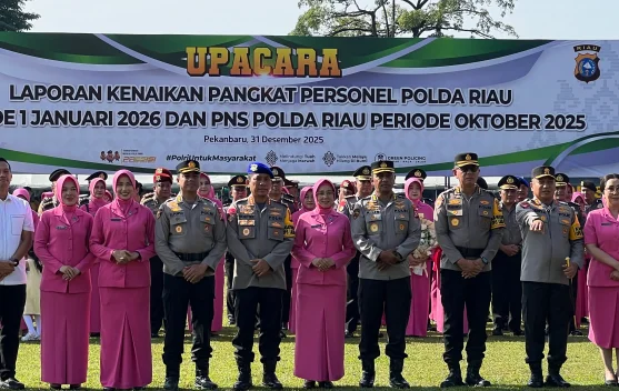 Kapolda Riau Pimpin Kenaikan Pangkat 1.137 Personel