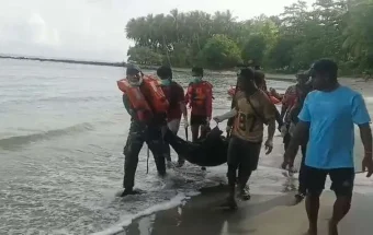 Satu Korban Lakalaut Waindu Ditemukan, Jazad Dievakuasi Ke RSUD Serui