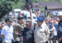 Bupati Tapteng Dampingi Presiden Tinjau Jembatan Bailey Sungai Garoga