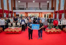 Gubernur Sulsel Terima Donasi Kemanusiaan dari Pemkab Bone 