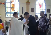 Bupati Humbahas Ikuti Ibadah Minggu Gereja Santo Fidelis
