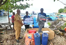 Bupati Biak Serahkan Bantuan Bagi Nelayan Tingkatkan Kesejahteraan
