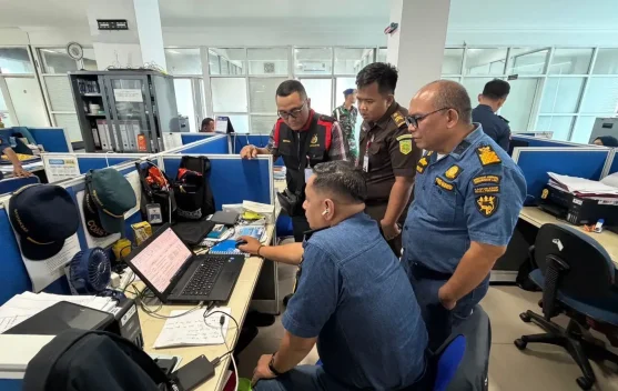 Kajati Kalbar Geledah dan Telusuri Terkait Ekspor Bouksit