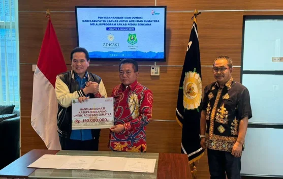 Bupati Kapuas Serahkan Donasi Bencana Sumatera melalui APKASI