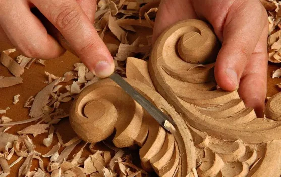 Seni Ukir Tradisi Bernilai Ekonomi di Era Modern