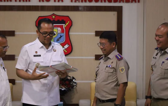 Wakil Walikota Tanjungbalai Terima Sertifikat Aset dari BPN