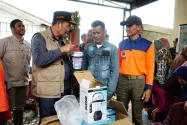 Belum Berlistrik, Bupati Pasok Lampu Surya ke JamurKonyel