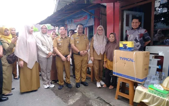 Peningkatan Ekonomi Masyarakat, Pemkab Gowa Serahkan Bantuan Peralatan
