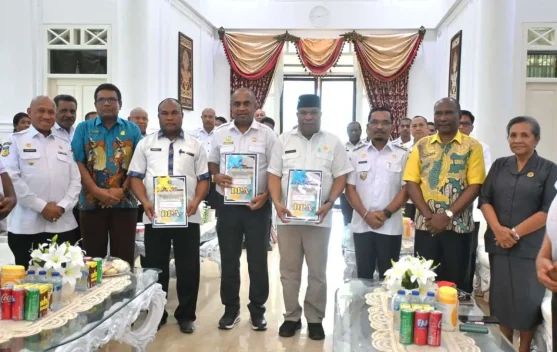 Serahkan DPA, Bupati Biak Imbau OPD Percepat Realisasi Program 