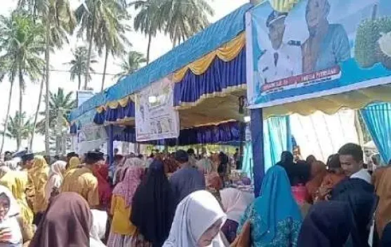 Stan Bazar Meriahkan Hari Desa