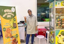 Setiawati Jalani Usaha Mendoan Mini di Masa Pensiun