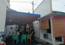 Kerabat dan Rekan Berdatangan ke Kediaman Ferry Irawan 